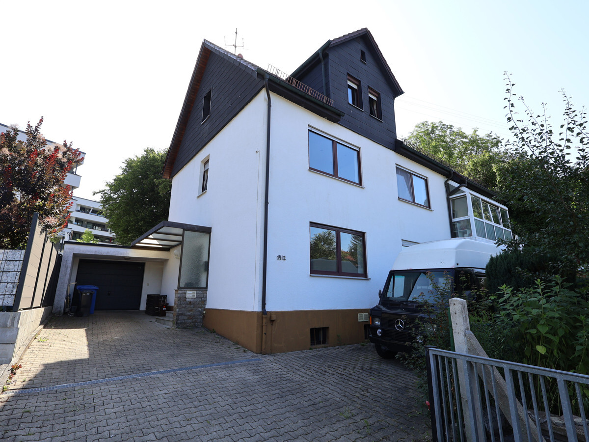 Eingangsbereich und Garage